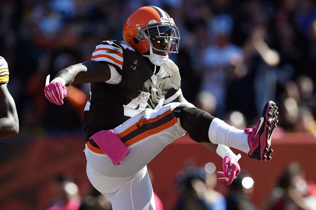 CLEVELAND, OH - OCTOBER 12:  Ben Tate #44 of the Cleveland Browns runs for a touchdown during the second quarter against the Pittsburgh Steelers at FirstEnergy Stadium on October 12, 2014 in Cleveland, Ohio.  (Photo by Jason Miller/Getty Images)