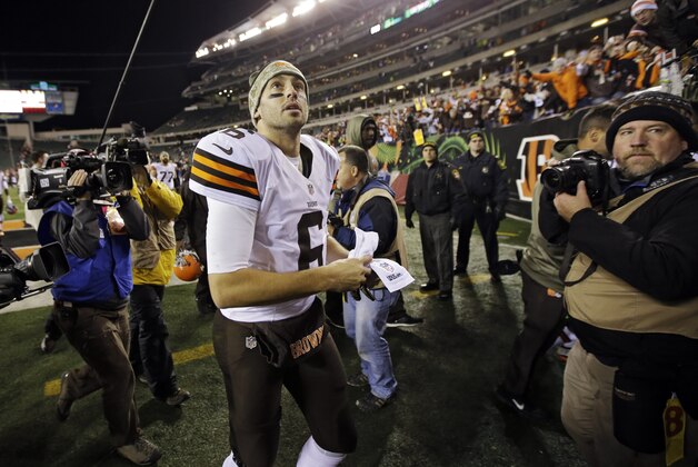 Cleveland Browns quarterback Brian Hoyer walks off the field after a 24-3 win over the Cincinnati Bengals in an NFL football game Thursday, Nov. 6, 2014, in Cincinnati. (AP Photo/AJ Mast)