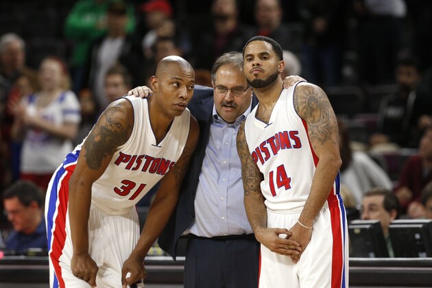 Detroit Pistons head coach Stan Van Gundy talks with Caron Butler (31) and D.J. Augustin (14) in the second half of an NBA basketball game in Auburn Hills, Mich., Wednesday, Nov. 5, 2014.  (AP Photo/Paul Sancya)