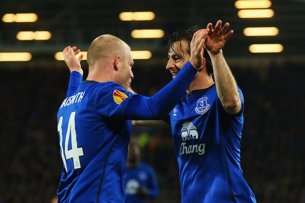 LIVERPOOL, ENGLAND - NOVEMBER 06:  Steven Naismith of Everton (L) celebrates with Leighton Baines as he scores their third goal during the UEFA Europa League Group H match between Everton FC and LOSC Lille at Goodison Park on November 6, 2014 in Liverpool, United Kingdom.  (Photo by Alex Livesey/Getty Images)