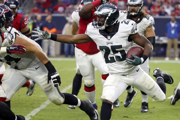 Philadelphia Eagles running back LeSean McCoy runs with the ball during the fourth quarter of an NFL football game against the Houston Texans, Sunday, Nov. 2, 2014, in Houston. (AP Photo/Tony Gutierrez)