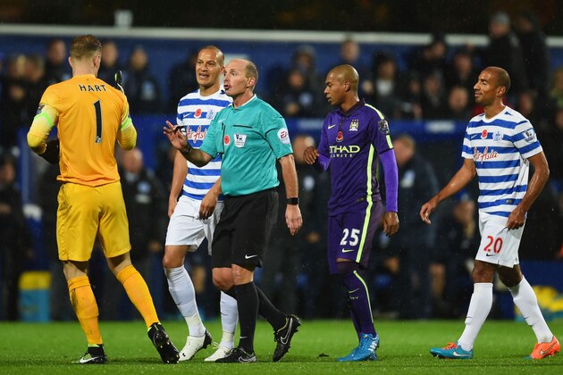 LONDON, ENGLAND - NOVEMBER 08:  Referee Mike Dean talks to Joe Hart of Manchester City as Charlie Austin's goal is disallowed during the Barclays Premier League match between Queens Park Rangers and Manchester City at Loftus Road on November 8, 2014 in London, England.  (Photo by Tom Dulat/Getty Images)
