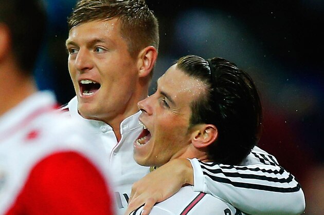 MADRID, SPAIN - NOVEMBER 08:  Gareth Bale (R) of Real Madrid CF celebrates scoring their opening goal with teammate Toni Kroos (L) during the La Liga match between Real Madrid CF and Rayo Vallecano de Madrid at Estadio Santiago Bernabeu on November 8, 2014 in Madrid, Spain.  (Photo by Gonzalo Arroyo Moreno/Getty Images)