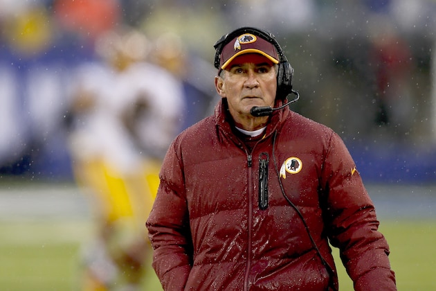 EAST RUTHERFORD, NJ - DECEMBER 29:   Head coach Mike Shanahan of the Washington Redskins walks on the sidelines against the New York Giants uring their game at MetLife Stadium on December 29, 2013 in East Rutherford, New Jersey.  (Photo by Jeff Zelevansky/Getty Images)
