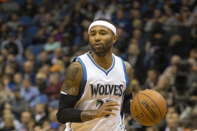 Oct 30, 2014; Minneapolis, MN, USA; Minnesota Timberwolves guard Mo Williams (25) dribbles the ball down the court in the second half against the Detroit Pistons at Target Center. The Timberwolves won 97-91. Mandatory Credit: Jesse Johnson-USA TODAY Sports
