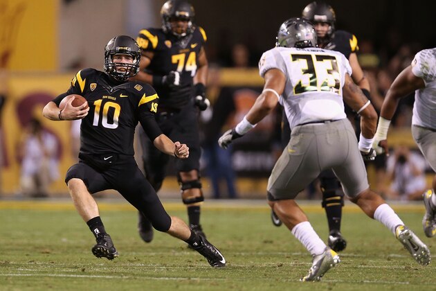 TEMPE, AZ - OCTOBER 18:  Quarterback Taylor Kelly #10 of the Arizona State Sun Devils rushes the football during the college football game against the Oregon Ducks at Sun Devil Stadium on October 18, 2012 in Tempe, Arizona.  (Photo by Christian Petersen/Getty Images)