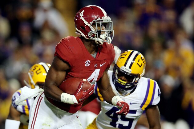 BATON ROUGE, LA - NOVEMBER 08: T.J. Yeldon #4 of the Alabama Crimson Tide carries the ball in the second quarter against the LSU Tigers during a game at Tiger Stadium on November 8, 2014 in Baton Rouge, Louisiana.  (Photo by Chris Graythen/Getty Images)