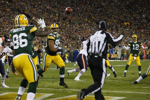 Green Bay Packers quarterback Aaron Rodgers (12) throws a touchdown pass to tight end Brandon Bostick (86) during the first half of an NFL football game against the Chicago Bears Sunday, Nov. 9, 2014, in Green Bay, Wis. (AP Photo/Mike Roemer)