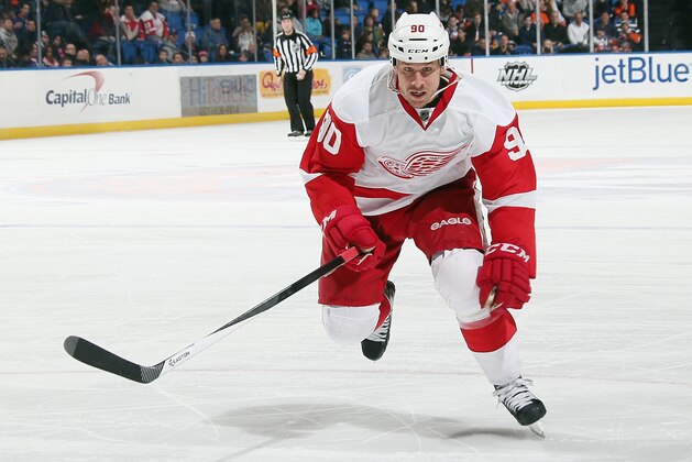UNIONDALE, NY - NOVEMBER 29:  Stephen Weiss #90 of the Detroit Red Wings skates against the New York Islanders at the Nassau Veterans Memorial Coliseum on November 29, 2013 in Uniondale, New York. The Red Wings defeated the Islanders 5-0.  (Photo by Bruce Bennett/Getty Images)