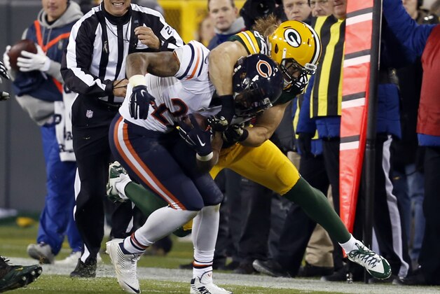 Green Bay Packers outside linebacker Clay Matthews (52) tackles Chicago Bears running back Matt Forte (22) during the first half of an NFL football game Sunday, Nov. 9, 2014, in Green Bay, Wis. (AP Photo/Mike Roemer)