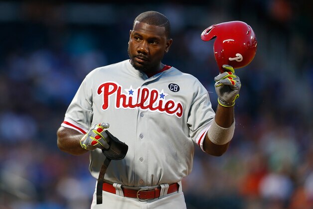 NEW YORK, NY - JULY 28:  Ryan Howard #6 of the Philadelphia Phillies reacts after making the third out in the third inning against the New York Mets on July 28, 2014 at Citi Field in the Flushing neighborhood of the Queens borough of New York City.  (Photo by Mike Stobe/Getty Images)