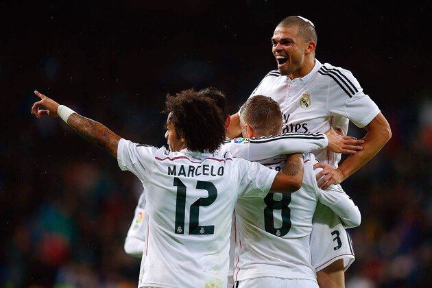 MADRID, SPAIN - NOVEMBER 08: Toni Kroos (2ndR) celebrates scoring their third goal with teammates Pepe (R) and Marcelo (L) during the La Liga match between Real Madrid CF and Rayo Vallecano de Madrid at Estadio Santiago Bernabeu on November 8, 2014 in Madrid, Spain.  (Photo by Gonzalo Arroyo Moreno/Getty Images)