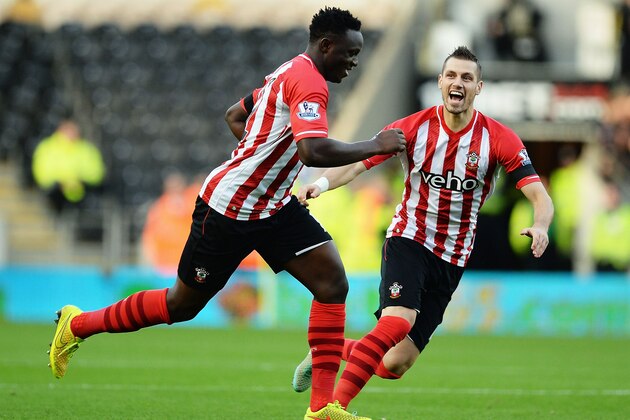 HULL, ENGLAND - NOVEMBER 01:  Victor Wanyama of Southampton (L) celebrates after scoring during the Barclays Premier League match between Hull City and Southampton at the KC Stadium on November 1, 2014 in Hull, England.  (Photo by Nigel Roddis/Getty Images)
