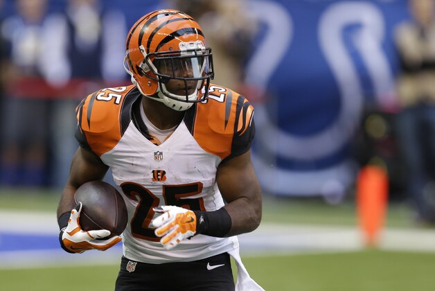 Cincinnati Bengals running back Giovani Bernard (25) runs during the first half of an NFL football game against the Indianapolis Colts Sunday, Oct. 19, 2014, in Indianapolis. (AP Photo/Michael Conroy)