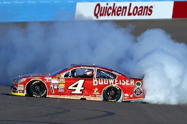 AVONDALE, AZ - NOVEMBER 09:  Kevin Harvick, driver of the #4 Budweiser Chevrolet, celebrates with a burnout after winning the NASCAR Sprint Cup Series Quicken Loans Race for Heroes 500 at Phoenix International Raceway on November 9, 2014 in Avondale, Arizona.  (Photo by Matt Sullivan/Getty Images)