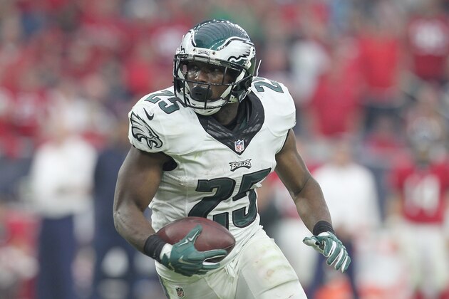 HOUSTON, TX- NOVEMBER 02: LeSean McCoy #25 of the Philadelphia Eagles rushes against the Houston Texans in the second half in a NFL game on November 2, 2014 at NRG Stadium in Houston, Texas. Eagles won 31 to 21. (Photo by Thomas B. Shea/Getty Images)