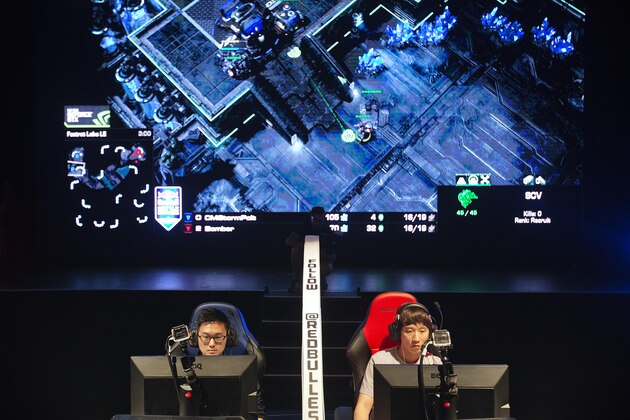 In this July 13, 2014 photo, Choi Seong Hun, left, who goes by the gaming name