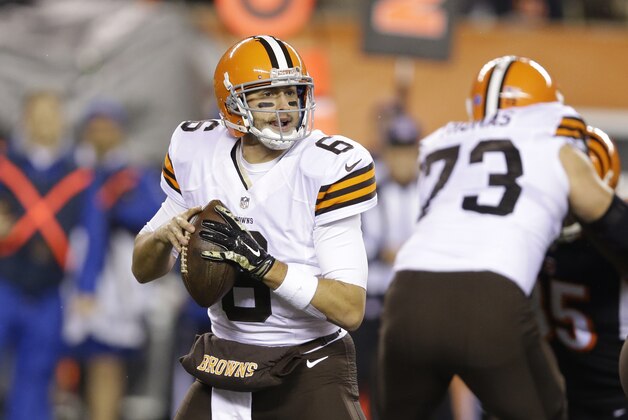 Cleveland Browns quarterback Brian Hoyer looks to pass against the Cincinnati Bengals during the second half of an NFL football game Thursday, Nov. 6, 2014, in Cincinnati. (AP Photo/Michael Conroy)