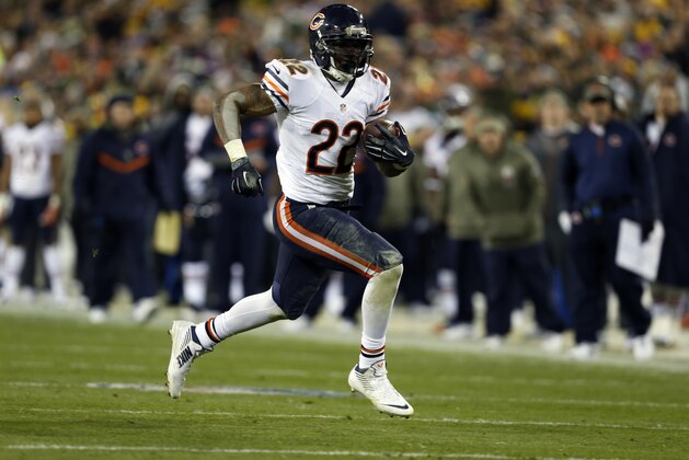 Chicago Bears running back Matt Forte (22) runs during the first half of an NFL football game against the Green Bay Packers Sunday, Nov. 9, 2014, in Green Bay, Wis. (AP Photo/Mike Roemer)