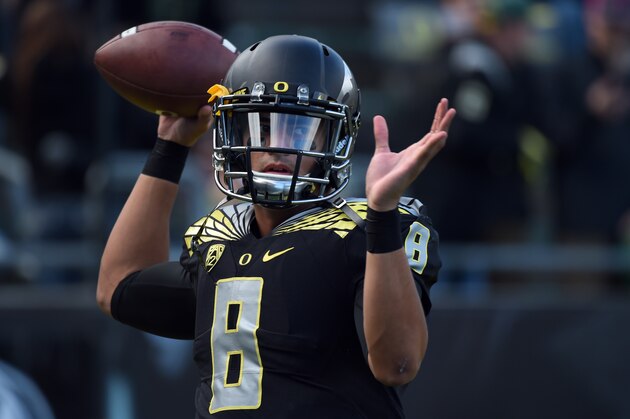 EUGENE, OR - NOVEMBER 1: Quarterback Marcus Mariota #8 of the Oregon Ducks warms up before the game against the Stanford Cardinalat Autzen Stadium on November 1, 2014 in Eugene, Oregon. (Photo by Steve Dykes/Getty Images)