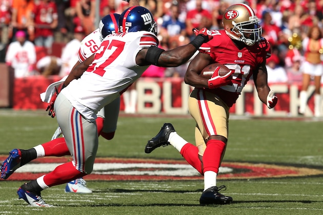SAN FRANCISCO, CA - OCTOBER 14:  Running back Frank Gore #21 of the San Francisco 49ers carries the ball past safety Stevie Brown #27 of the New York Giants at Candlestick Park on October 14, 2012 in San Francisco, California.  The Giants won 26-3.  (Photo by Stephen Dunn/Getty Images)