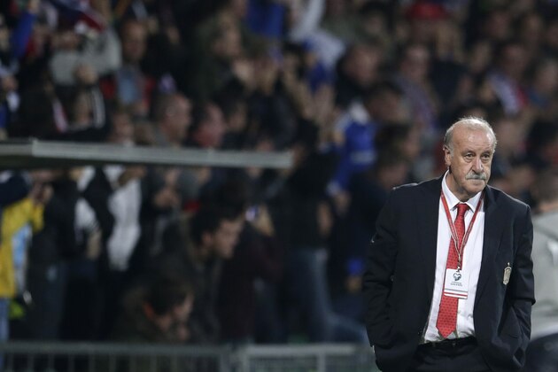Spanish National soccer team's head coach Vicente del Bosque looks on during the Group C Euro 2016 qualifying match between Slovakia and Spain in Zilina, Slovakia, Thursday, Oct. 9, 2014. (AP Photo/Petr David Josek)