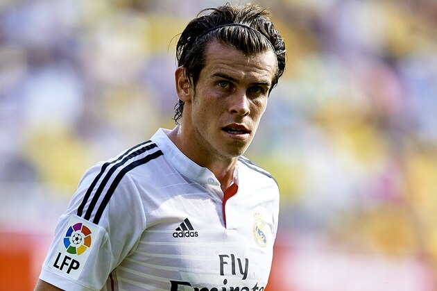 VILLARREAL, SPAIN - SEPTEMBER 27:  Gareth Bale of Real Madrid looks on during the La Liga match between Villarreal CF and Real Madrid at El Madrigal on September 27, 2014 in Villarreal, Spain.  (Photo by Manuel Queimadelos Alonso/Getty Images)
