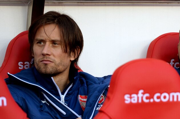 SUNDERLAND, ENGLAND - OCTOBER 25:  Arsenal substitutes Tomas Rosicky and Theo Walcott look on  during the Barclays Premier League match between Sunderland and Arsenal at the Stadium of Light on October 25, 2014 in Sunderland, England.  (Photo by Gareth Copley/Getty Images)