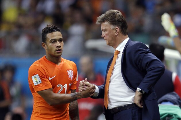 Netherlands' head coach Louis van Gaal shakes hands with Memphis Depay as he comes off during the World Cup quarterfinal soccer match between the Netherlands and Costa Rica at the Arena Fonte Nova in Salvador, Brazil, Saturday, July 5, 2014. (AP Photo/Natacha Pisarenko)