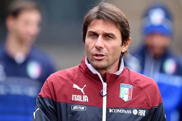 FLORENCE, ITALY - NOVEMBER 12:  Head coach Antonio Conte Italy Training Session at Coverciano on November 12, 2014 in Florence, Italy.  (Photo by Claudio Villa/Getty Images)