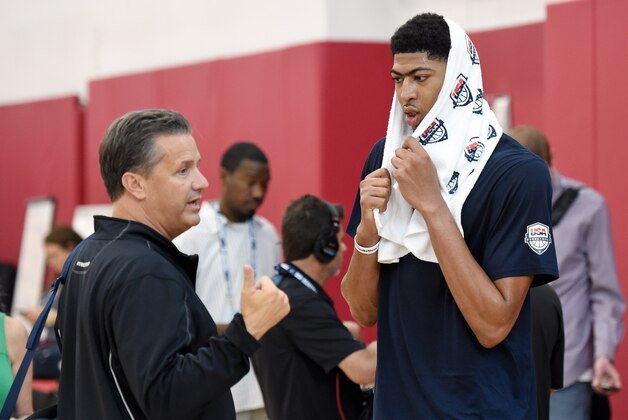 LAS VEGAS, NV - JULY 30:  Kentucky head coach John Calipari (L) talks with his former player Anthony Davis #42 of the 2014 USA Basketball Men's National Team during a Team USA practice session at the Mendenhall Center on July 30, 2014 in Las Vegas, Nevada.  (Photo by Ethan Miller/Getty Images)