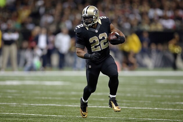 NEW ORLEANS, LA - NOVEMBER 09:  Mark Ingram #22 of the New Orleans Saints runs during the third quarter of a game against the San Francisco 49ers at the Mercedes-Benz Superdome on November 9, 2014 in New Orleans, Louisiana.  (Photo by Chris Graythen/Getty Images)