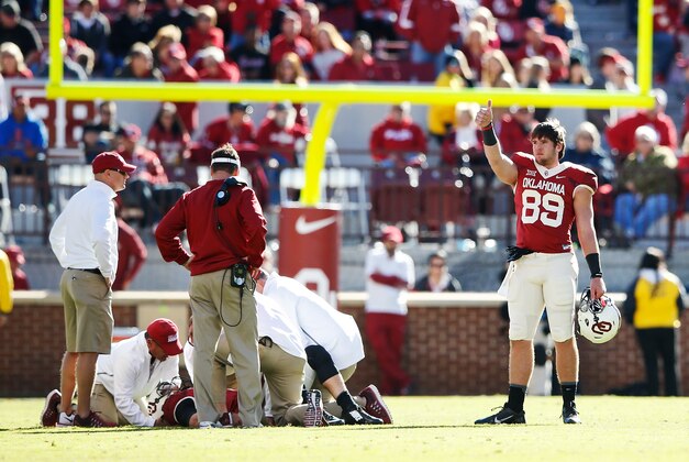 Nov 8, 2014; Norman, OK, USA; Oklahoma Sooners tight end Connor Knight (89) gives a thumbs up to the Baylor bench  after his brother quarterback Trevor Knight (9) lays injured during the game at Gaylord Family - Oklahoma Memorial Stadium. Baylor won 48-14. Mandatory Credit: Kevin Jairaj-USA TODAY Sports