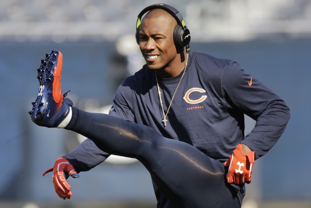 Chicago Bears wide receiver Brandon Marshall warms up before an NFL football game between the Bears and Green Bay Packers Sunday, Sept. 28, 2014, in Chicago. (AP Photo/Charles Rex Arbogast)