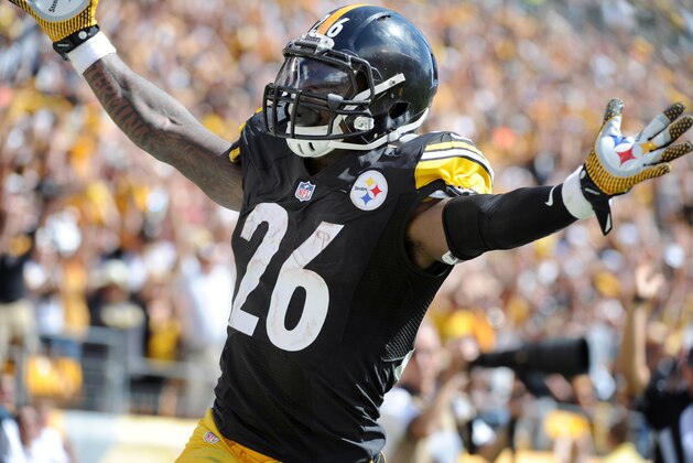 Pittsburgh Steelers running back Le'Veon Bell (26) celebrates scoring a touchdown in the second quarter of the NFL football game against the Cleveland Browns on Sunday, Sept. 7, 2014 in Pittsburgh. (AP Photo/Don Wright)