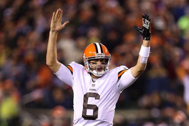 CINCINNATI, OH - NOVEMBER 6 :  Brian Hoyer #6 of the Cleveland Browns celebrates a touchdown during the third quarter of the game against the Cincinnati Bengals at Paul Brown Stadium on November 6, 2014 in Cincinnati, Ohio. (Photo by Andy Lyons/Getty Images)