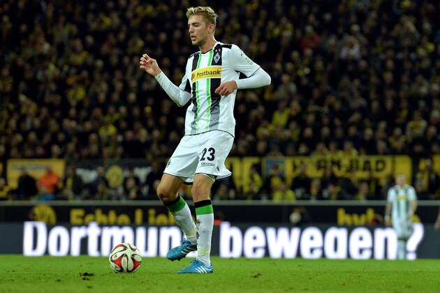 DORTMUND, GERMANY - NOVEMBER 09:  Christoph Kramer of Moenchengladbach plays the ball during the Bundesliga match between Borussia Dortmund and Borussia Moenchengladbach at Signal Iduna Park on November 9, 2014 in Dortmund, Germany. (Photo by Sascha Steinbach/Getty Images for MAN)