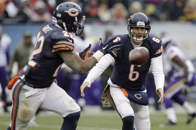 Chicago Bears quarterback Jay Cutler (6) tpitches the ball out to running back Matt Forte (22) during the first half of an NFL football game against the Minnesota Vikings Sunday, Nov. 16, 2014 in Chicago. (AP Photo/Nam Y. Huh)