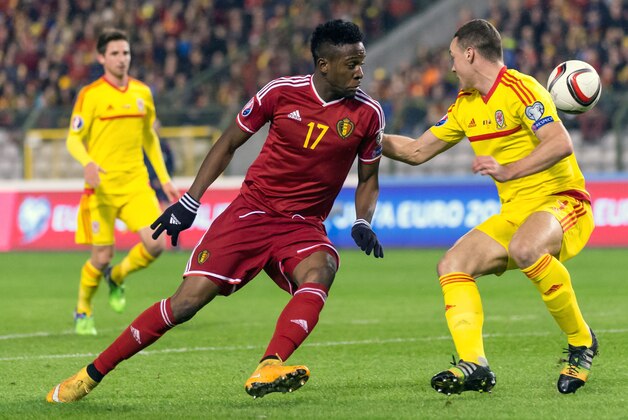 Belgium's Divock Origi, center, challenges Wales' James Chester, right, during their Euro 2016 qualifying match in group B at the King Baudouin stadium in Brussels, Sunday, Nov. 16, 2014. (AP Photo/Geert Vanden Wijngaert)