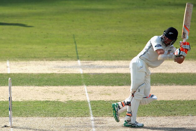 DUBAI, UNITED ARAB EMIRATES - NOVEMBER 17:  Tom Latham of New Zealand bats during day one of the second test between Pakistan and New Zealand at Dubai International Stadium on November 17, 2014 in Dubai, United Arab Emirates.  (Photo by Warren Little/Getty Images)