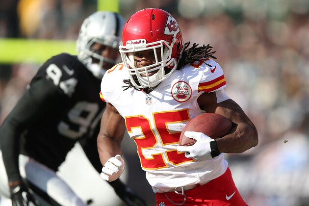 OAKLAND, CA - DECEMBER 15:  Jamaal Charles #25 of the Kansas City Chiefs runs for a touchdown against the Oakland Raiders at O.co Coliseum on December 15, 2013 in Oakland, California.  (Photo by Jed Jacobsohn/Getty Images)