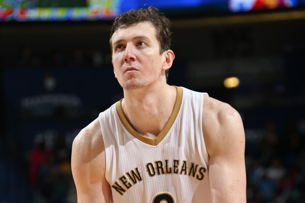 NEW ORLEANS, LA - NOVEMBER 12:  Omer Asik #3 of the New Orleans Pelicans prepares to shoot a free throw against the Los Angeles Lakers on November 12, 2014 at the Smoothie King Center in New Orleans, Louisiana. NOTE TO USER: User expressly acknowledges and agrees that, by downloading and or using this Photograph, user is consenting to the terms and conditions of the Getty Images License Agreement. Mandatory Copyright Notice: Copyright 2014 NBAE (Photo by Layne Murdoch/NBAE via Getty Images)
