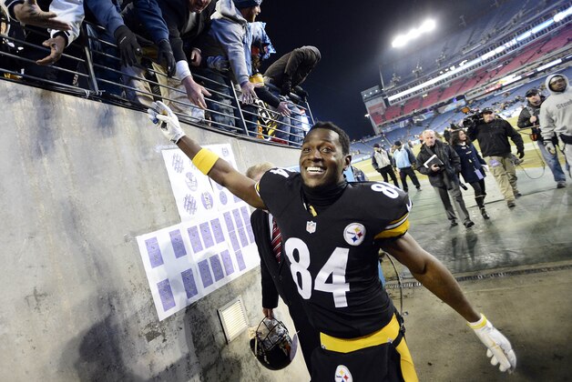 Pittsburgh Steelers wide receiver Antonio Brown (84) leaves the field after beating the Tennessee Titans 27-24 in an NFL football game Monday, Nov. 17, 2014, in Nashville, Tenn. (AP Photo/Mark Zaleski)