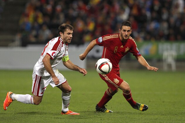 Spain's Jorge Koke , right, and Belarus' Timofei Kalachev , left, vie for the ball during the Euro 2016 qualifying match between Spain and Belarus at the Nuevo Colombino stadium, in Huelva, Spain, Saturday Nov. 15, 2014. (AP Photo/Miguel Angel Morenatti)