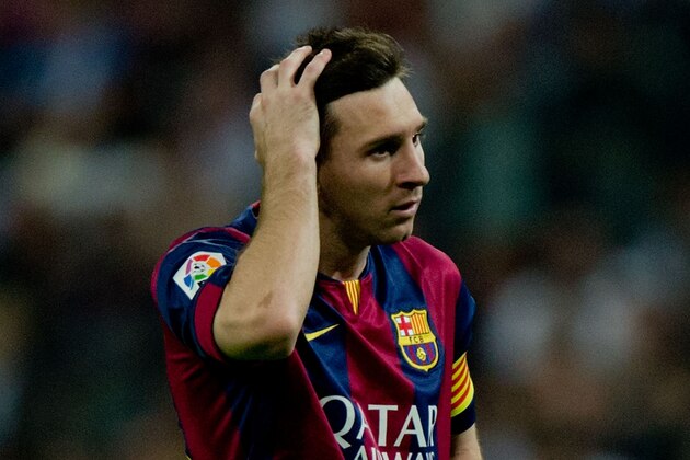 MADRID, SPAIN - OCTOBER 25: Lionel Messi of FC Barcelona reacts defeated during the La Liga match between Real Madrid CF and FC Barcelona at Estadio Santiago Bernabeu on October 25, 2014 in Madrid, Spain.  (Photo by Gonzalo Arroyo Moreno/Getty Images)