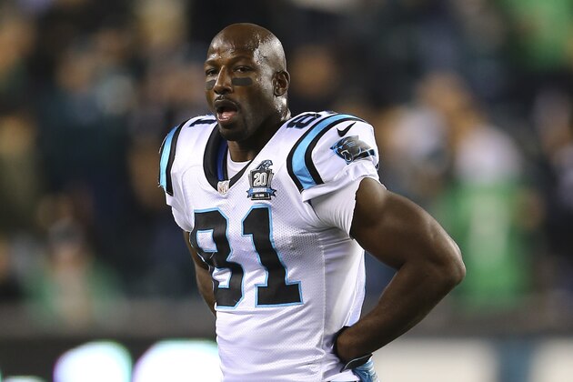 PHILADELPHIA, PA - NOVEMBER 10: Jason Avant #81 of the Carolina Panthers walks off the field in the game againstt the Philadelphia Eagles on November 10, 2014 at Lincoln Financial Field in Philadelphia, Pennsylvania. (Photo by Elsa/Getty Images)