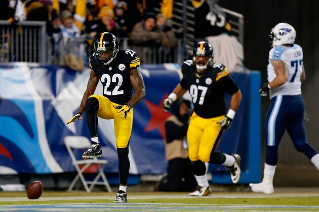 NASHVILLE, TN - NOVEMBER 17:   William Gay #22 of the Pittsburgh Steelers celebrates scoring a touchdown in the first quarter against the Tennessee Titans at LP Field on November 17, 2014 in Nashville, Tennessee.  (Photo by Wesley Hitt/Getty Images)