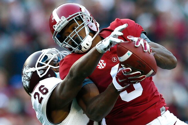 TUSCALOOSA, AL - NOVEMBER 15:  Amari Cooper #9 of the Alabama Crimson Tide pulls in this reception against Kendrick Market #26 of the Mississippi State Bulldogs at Bryant-Denny Stadium on November 15, 2014 in Tuscaloosa, Alabama.  (Photo by Kevin C. Cox/Getty Images)