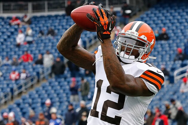 FOXBORO, MA - DECEMBER 8:  Josh Gordon #12 of the Cleveland Browns catches a pass before a game with the New England Patriots at Gillette Stadium on December 8, 2013 in Foxboro, Massachusetts. (Photo by Jim Rogash/Getty Images)