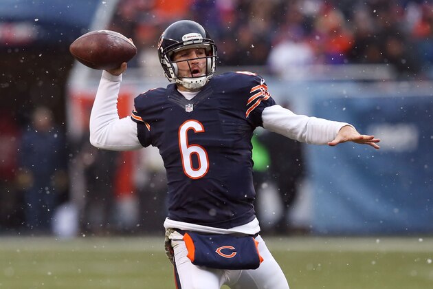CHICAGO, IL - NOVEMBER 16: Jay Cutler #6 of the Chicago Bears throws a touchdown pass to Alshon Jeffery #17 during the second quarter of a game against the Minnesota Vikings at Soldier Field on November 16, 2014 in Chicago, Illinois. (Photo by Jonathan Daniel/Getty Images)